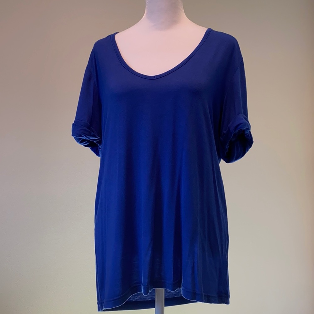Short sleeve v-neck t-shirt